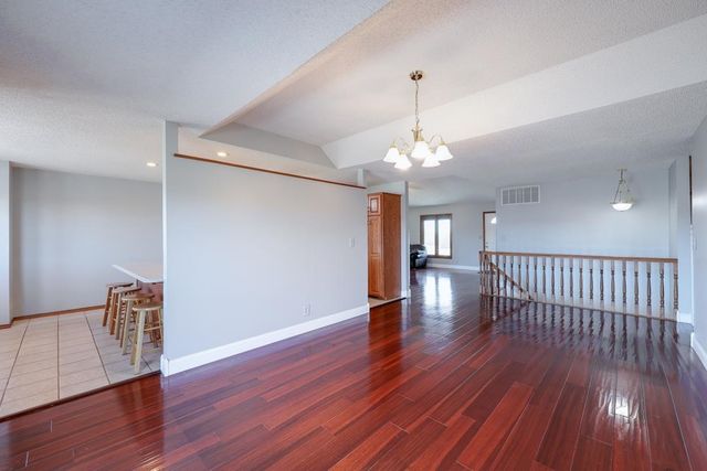 10 Leed Rd, Winfield, KS 67156