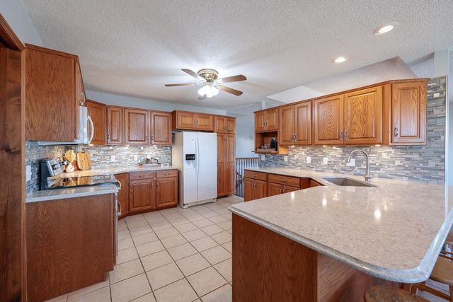 10 Leed Rd, Winfield, KS 67156