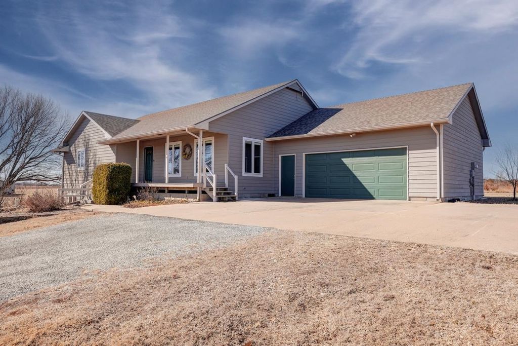 10 Leed Rd, Winfield, KS 67156