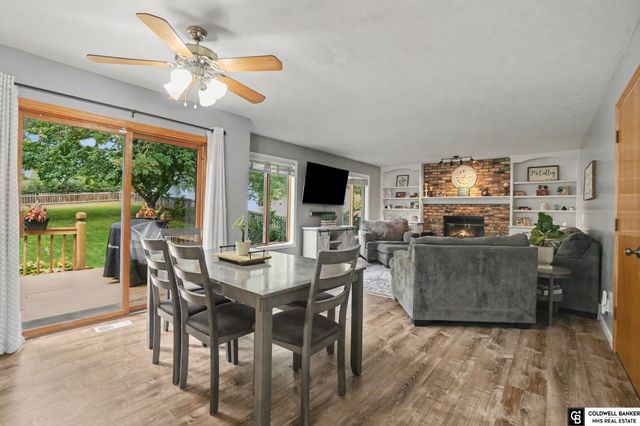 910 Hogan Drive, Papillion, NE 68046