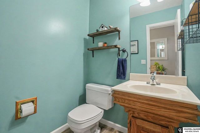 910 Hogan Drive, Papillion, NE 68046