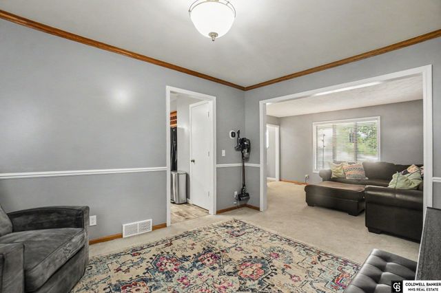 910 Hogan Drive, Papillion, NE 68046