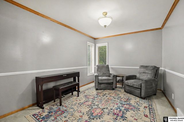 910 Hogan Drive, Papillion, NE 68046