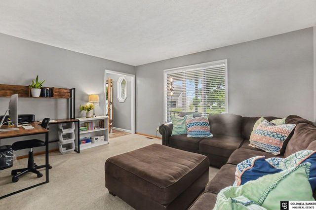 910 Hogan Drive, Papillion, NE 68046