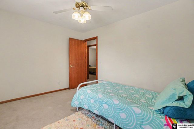 910 Hogan Drive, Papillion, NE 68046