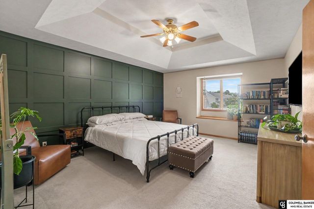 910 Hogan Drive, Papillion, NE 68046