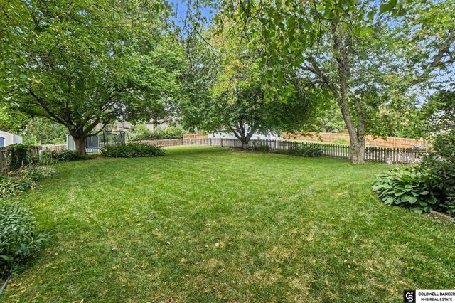 910 Hogan Drive, Papillion, NE 68046