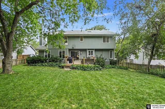 910 Hogan Drive, Papillion, NE 68046