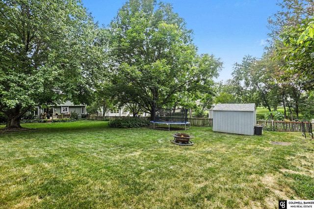 910 Hogan Drive, Papillion, NE 68046