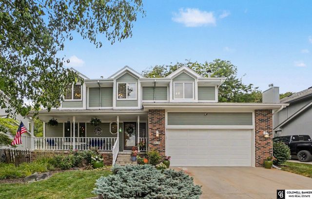 910 Hogan Drive, Papillion, NE 68046
