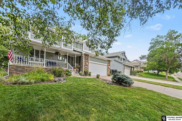 910 Hogan Drive, Papillion, NE 68046
