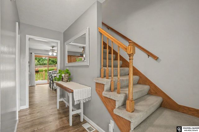 910 Hogan Drive, Papillion, NE 68046