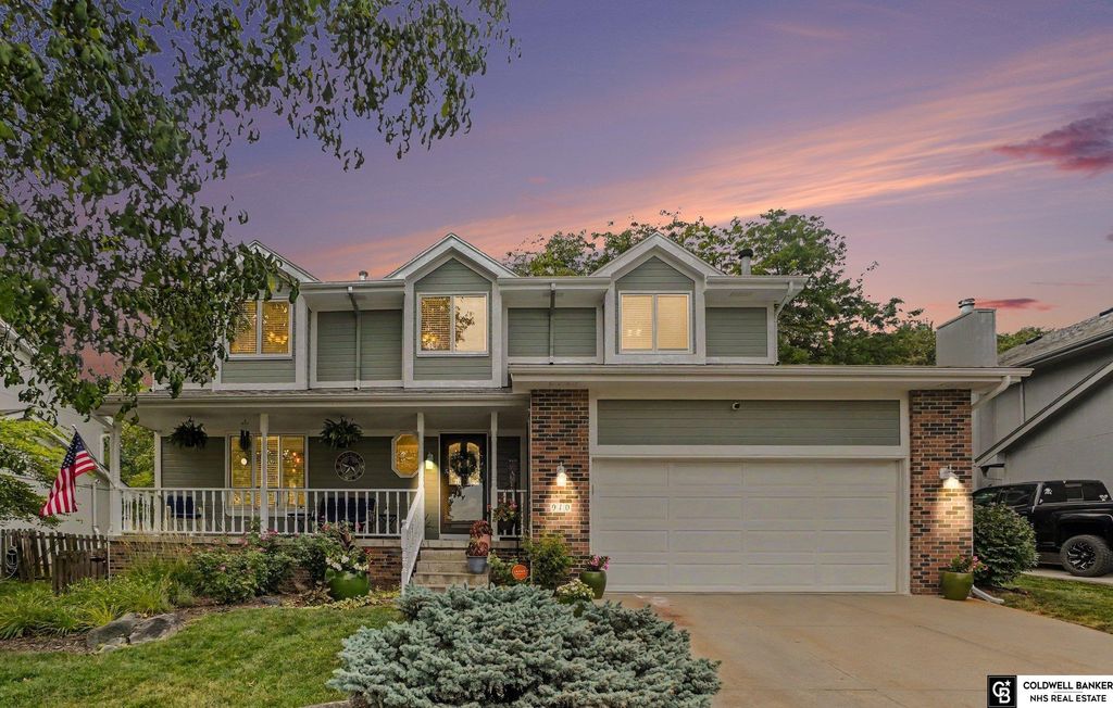 910 Hogan Drive, Papillion, NE 68046