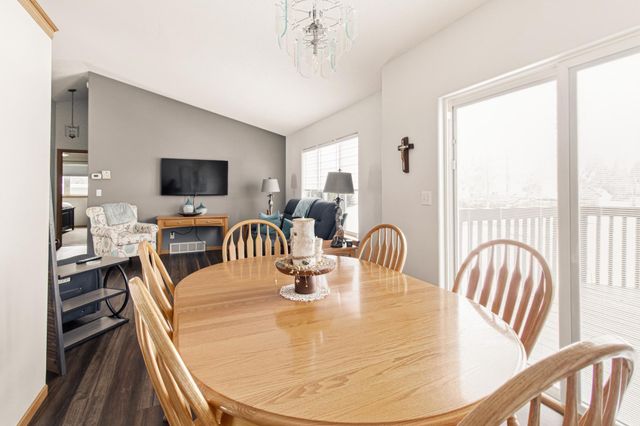 1727 37th Avenue S, Fargo, ND 58104