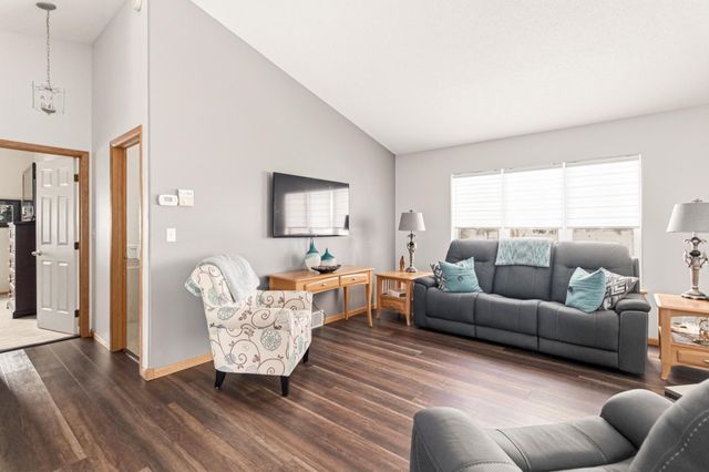 1727 37th Avenue S, Fargo, ND 58104