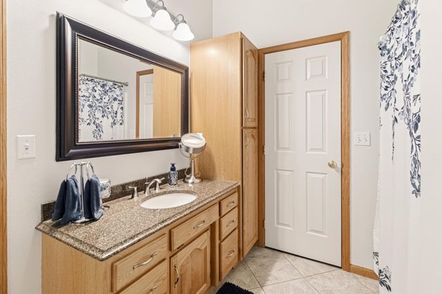 1727 37th Avenue S, Fargo, ND 58104