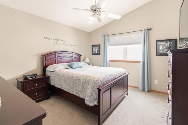 1727 37th Avenue S, Fargo, ND 58104