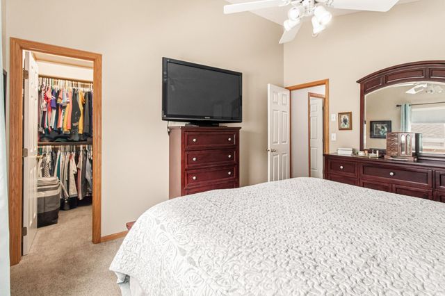 1727 37th Avenue S, Fargo, ND 58104