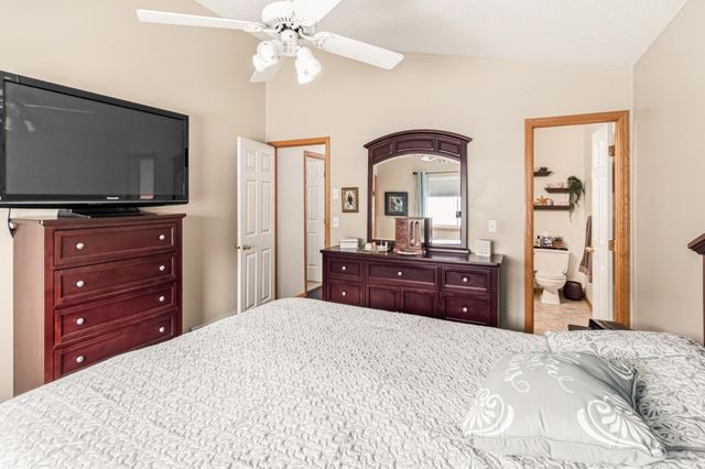 1727 37th Avenue S, Fargo, ND 58104