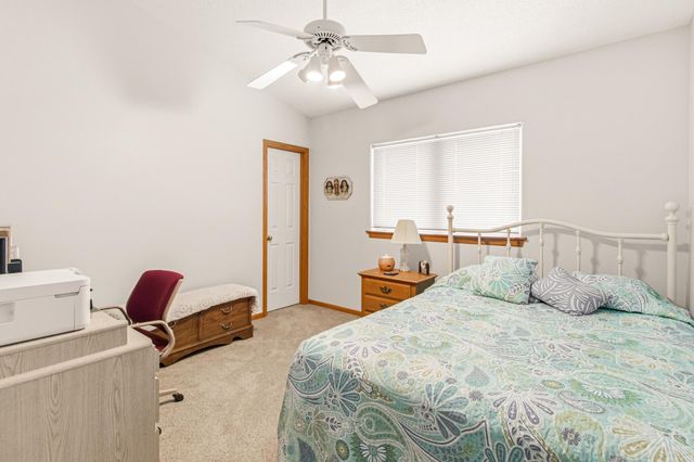 1727 37th Avenue S, Fargo, ND 58104