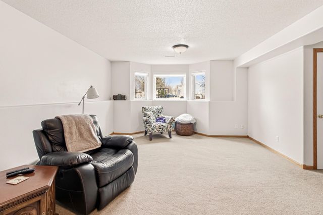 1727 37th Avenue S, Fargo, ND 58104