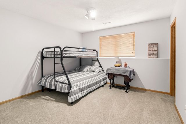 1727 37th Avenue S, Fargo, ND 58104