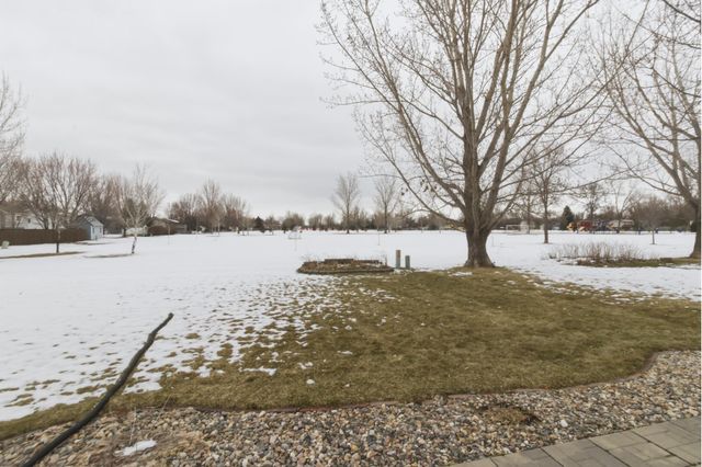 1727 37th Avenue S, Fargo, ND 58104