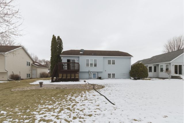 1727 37th Avenue S, Fargo, ND 58104