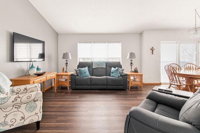 1727 37th Avenue S, Fargo, ND 58104