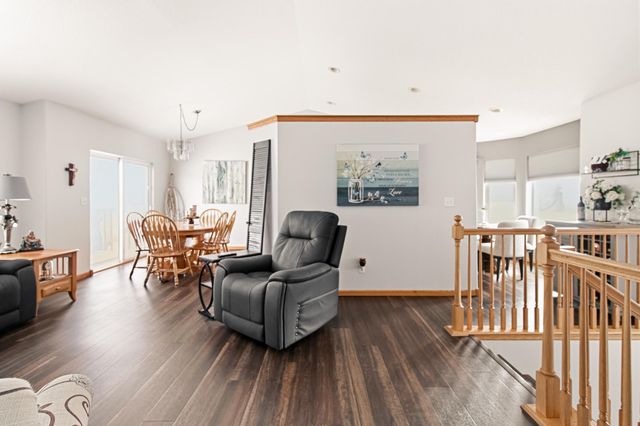 1727 37th Avenue S, Fargo, ND 58104