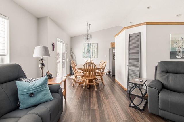 1727 37th Avenue S, Fargo, ND 58104