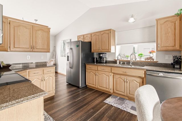 1727 37th Avenue S, Fargo, ND 58104