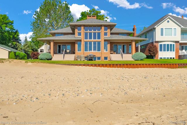 2975 Sandy Oaks Lane, Fort Gratiot Charter Township, MI 48059