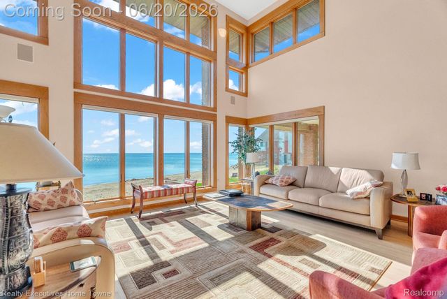 2975 Sandy Oaks Lane, Fort Gratiot Charter Township, MI 48059