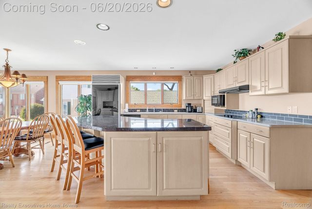 2975 Sandy Oaks Lane, Fort Gratiot Charter Township, MI 48059
