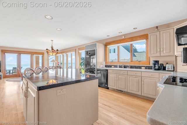 2975 Sandy Oaks Lane, Fort Gratiot Charter Township, MI 48059