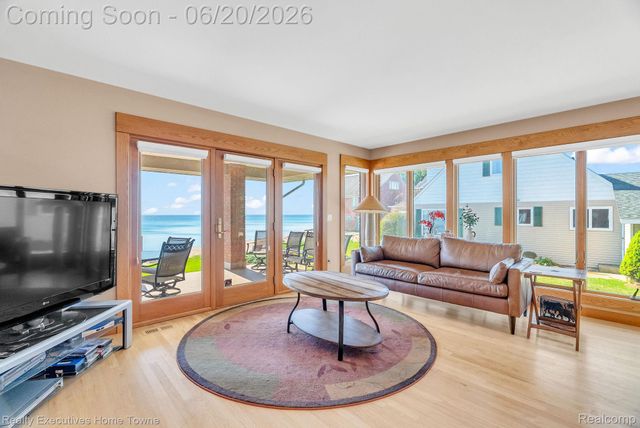 2975 Sandy Oaks Lane, Fort Gratiot Charter Township, MI 48059
