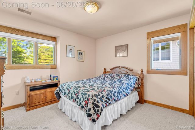 2975 Sandy Oaks Lane, Fort Gratiot Charter Township, MI 48059