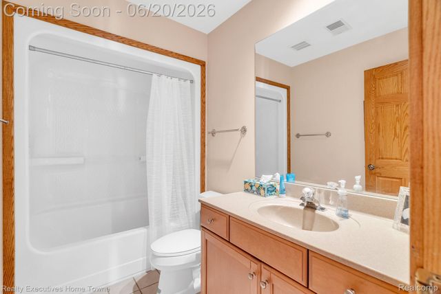 2975 Sandy Oaks Lane, Fort Gratiot Charter Township, MI 48059
