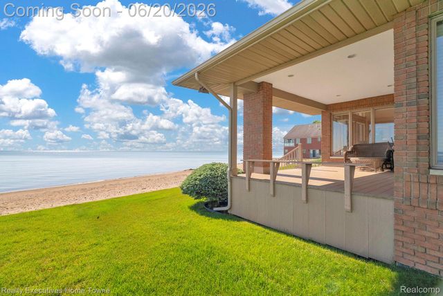 2975 Sandy Oaks Lane, Fort Gratiot Charter Township, MI 48059