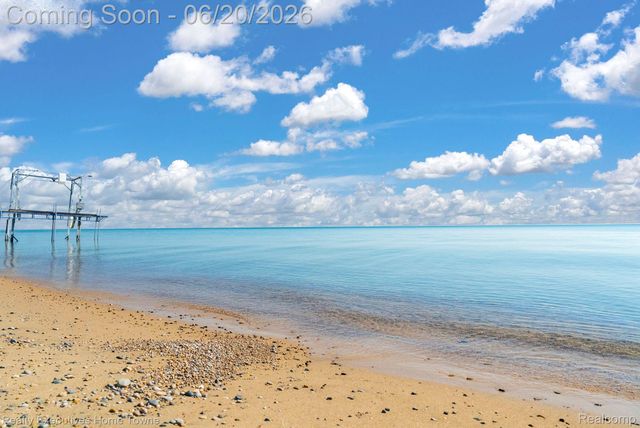 2975 Sandy Oaks Lane, Fort Gratiot Charter Township, MI 48059
