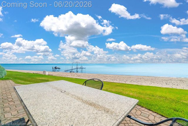 2975 Sandy Oaks Lane, Fort Gratiot Charter Township, MI 48059