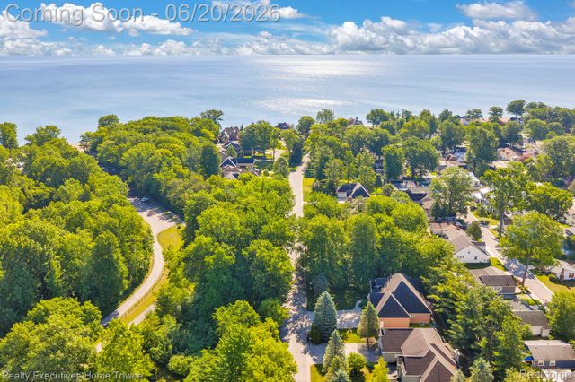 2975 Sandy Oaks Lane, Fort Gratiot Charter Township, MI 48059