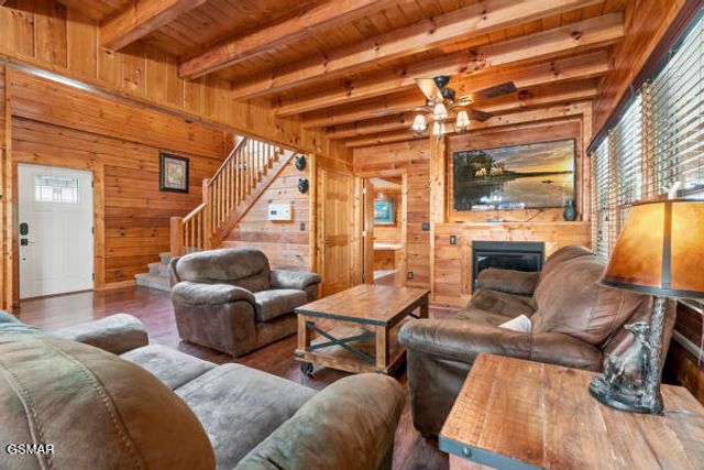620 Chickasaw Gap Way, Pigeon Forge, TN 37863