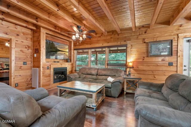 620 Chickasaw Gap Way, Pigeon Forge, TN 37863