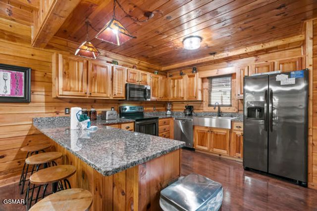 620 Chickasaw Gap Way, Pigeon Forge, TN 37863