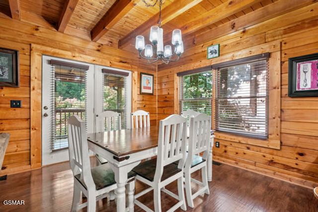 620 Chickasaw Gap Way, Pigeon Forge, TN 37863