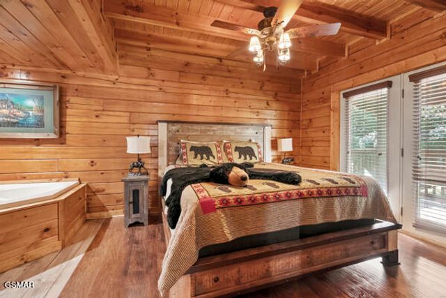 620 Chickasaw Gap Way, Pigeon Forge, TN 37863