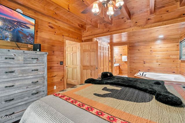 620 Chickasaw Gap Way, Pigeon Forge, TN 37863