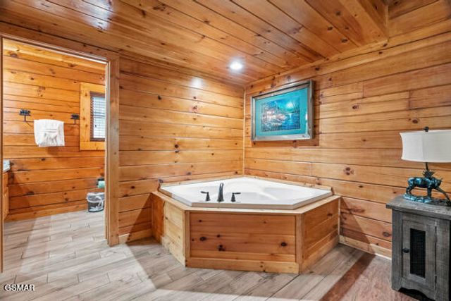 620 Chickasaw Gap Way, Pigeon Forge, TN 37863